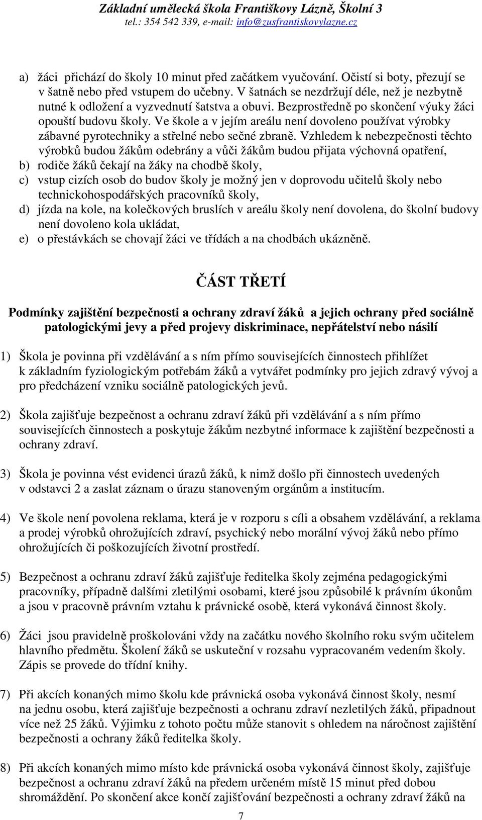 Ve škole a v jejím areálu není dovoleno používat výrobky zábavné pyrotechniky a střelné nebo sečné zbraně.