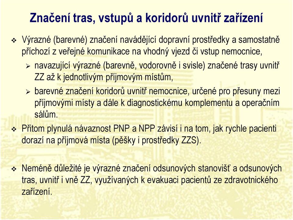 přesuny mezi příjmovými místy a dále k diagnostickému komplementu a operačním sálům.