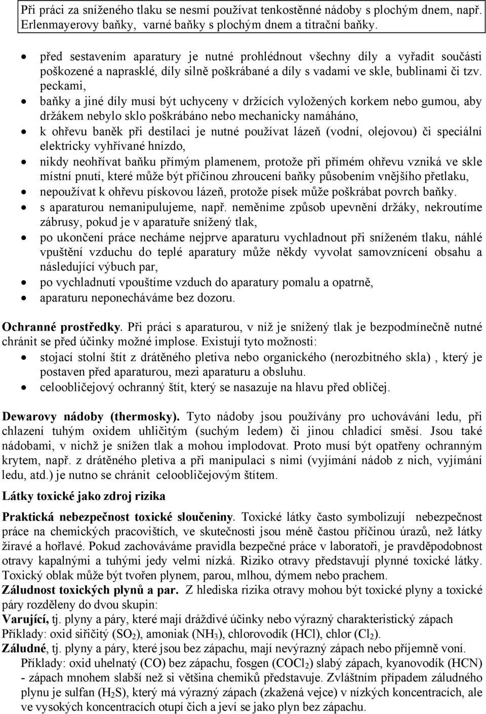 peckami, baňky a jiné díly musí být uchyceny v držících vyložených korkem nebo gumou, aby držákem nebylo sklo poškrábáno nebo mechanicky namáháno, k ohřevu baněk při destilaci je nutné používat lázeň