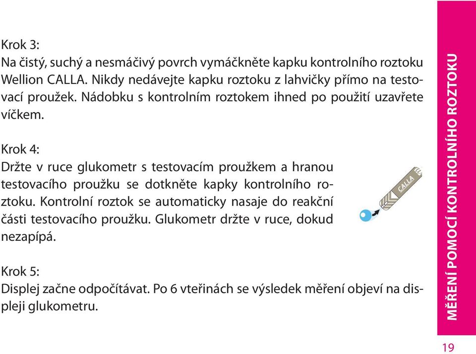 Krok 4: Držte v ruce glukometr s testovacím proužkem a hranou testovacího proužku se dotkněte kapky kontrolního roztoku.