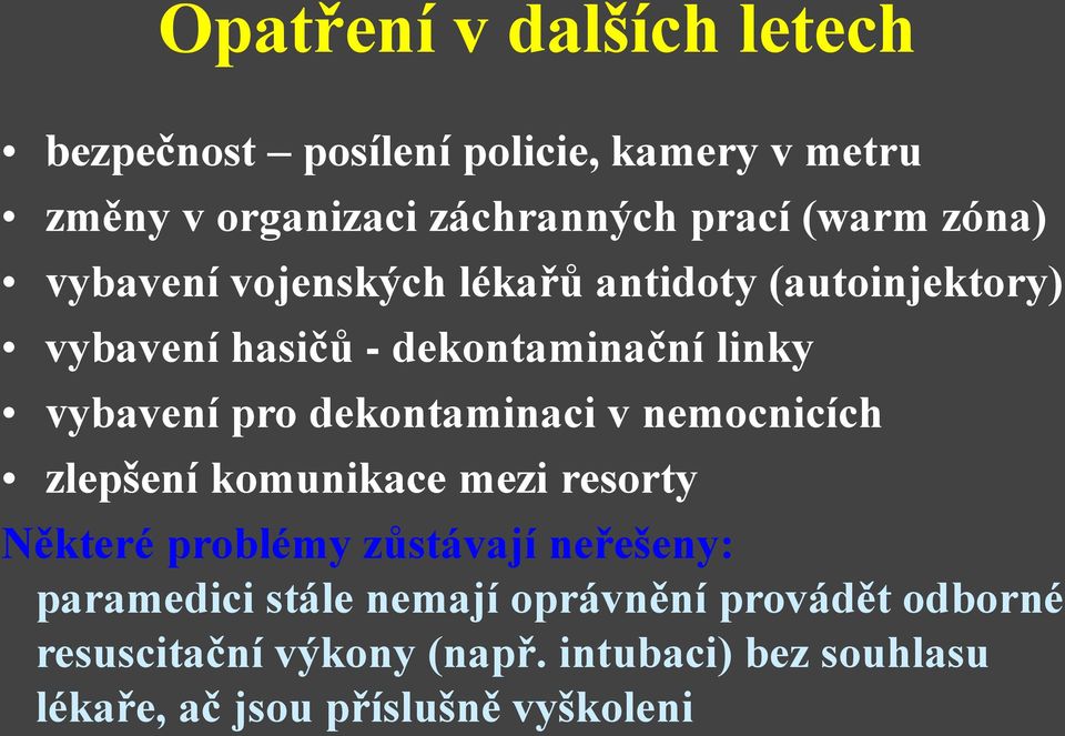 dekontaminaci v nemocnicích zlepšení komunikace mezi resorty Některé problémy zůstávají neřešeny: paramedici stále