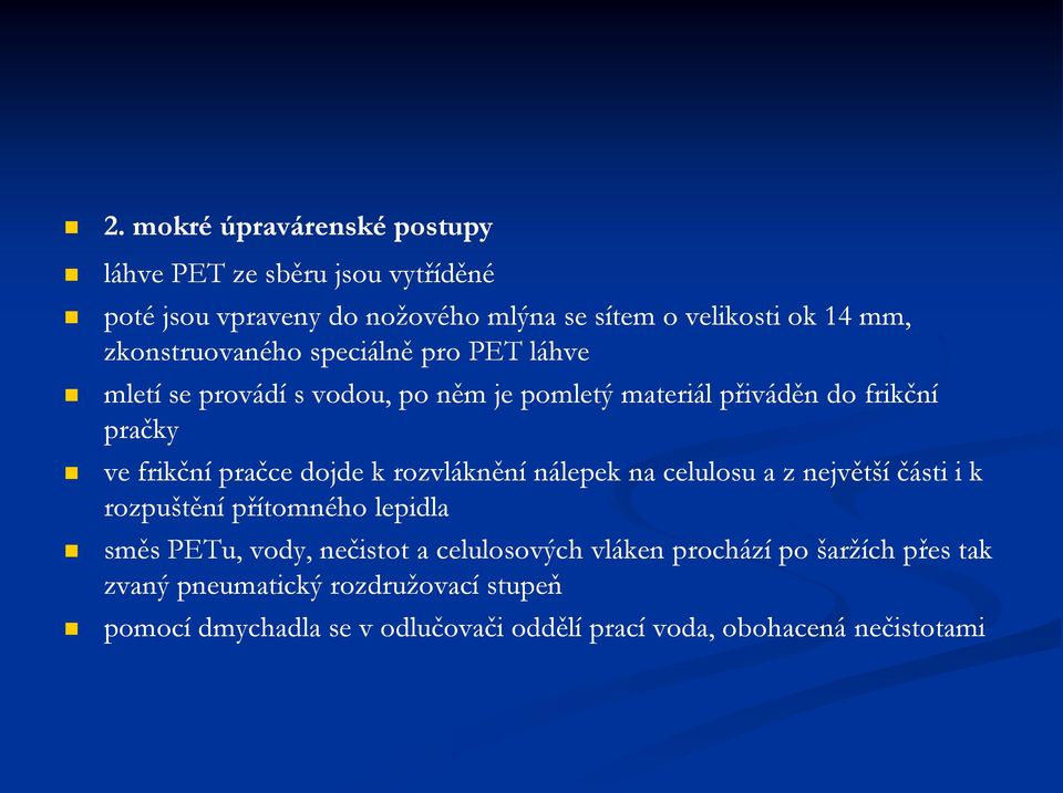 dojde k rozvláknění nálepek na celulosu a z největší části i k rozpuštění přítomného lepidla směs PETu, vody, nečistot a celulosových