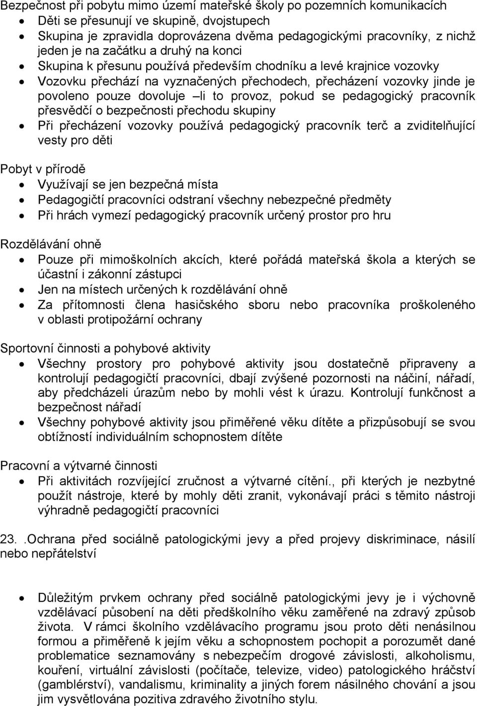 provoz, pokud se pedagogický pracovník přesvědčí o bezpečnosti přechodu skupiny Při přecházení vozovky používá pedagogický pracovník terč a zviditelňující vesty pro děti Pobyt v přírodě Využívají se