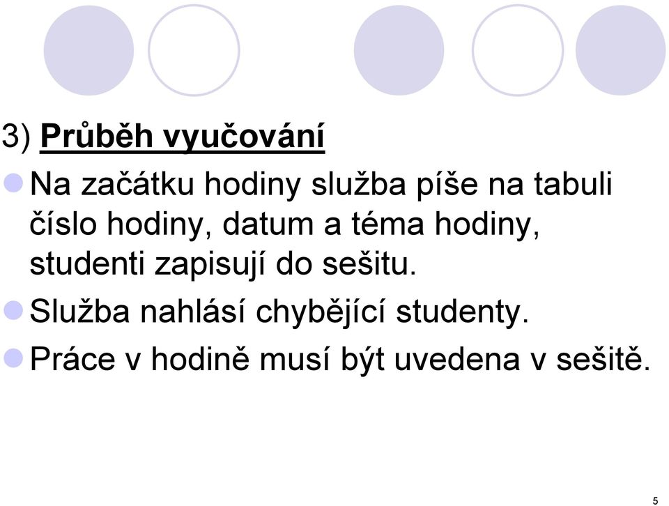 studenti zapisují do sešitu.