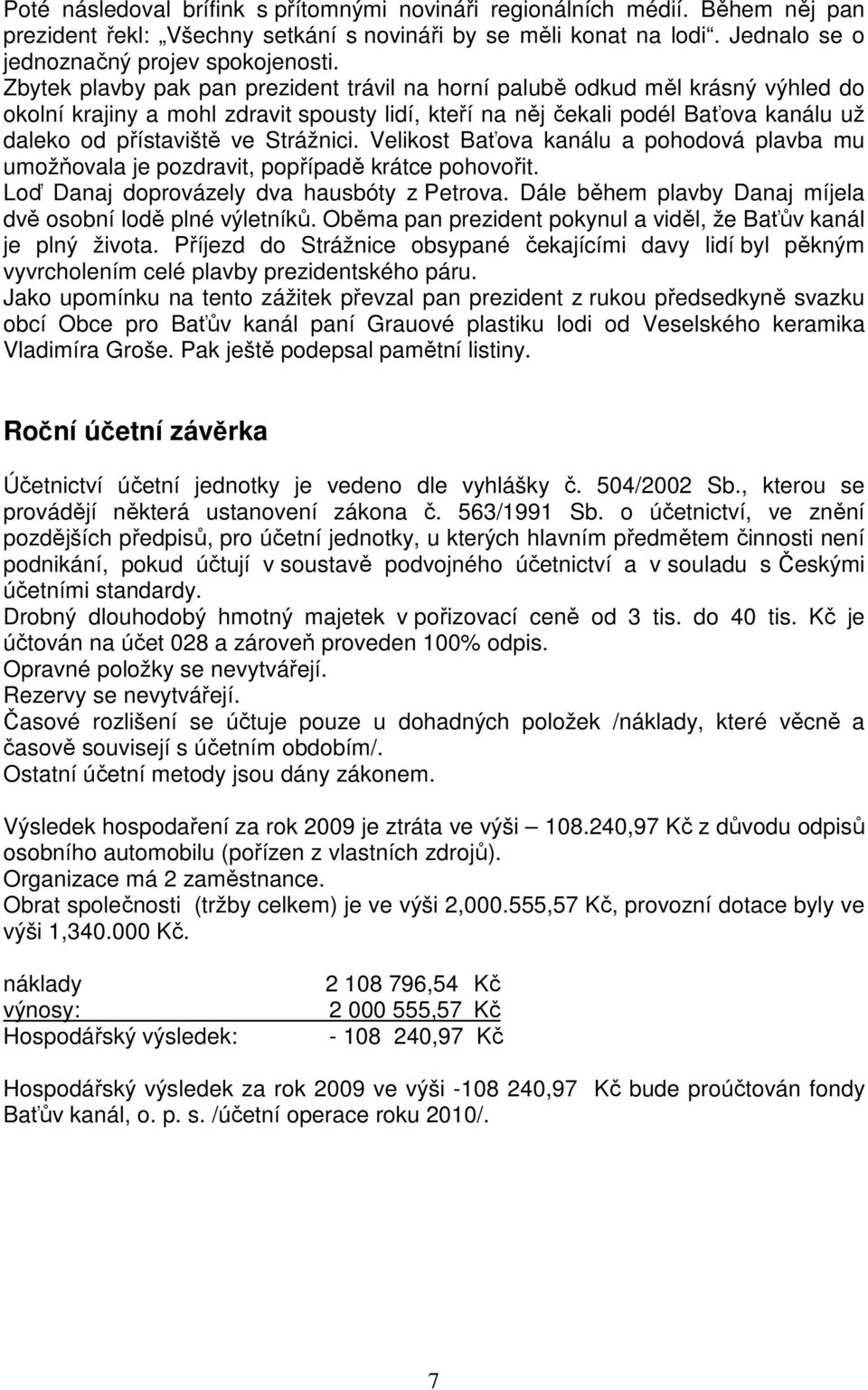 Strážnici. Velikost Baťova kanálu a pohodová plavba mu umožňovala je pozdravit, popřípadě krátce pohovořit. Loď Danaj doprovázely dva hausbóty z Petrova.