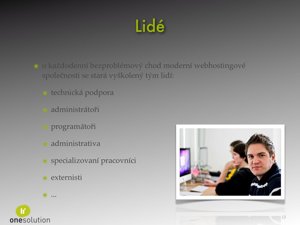 lidí: technická podpora administrátoři