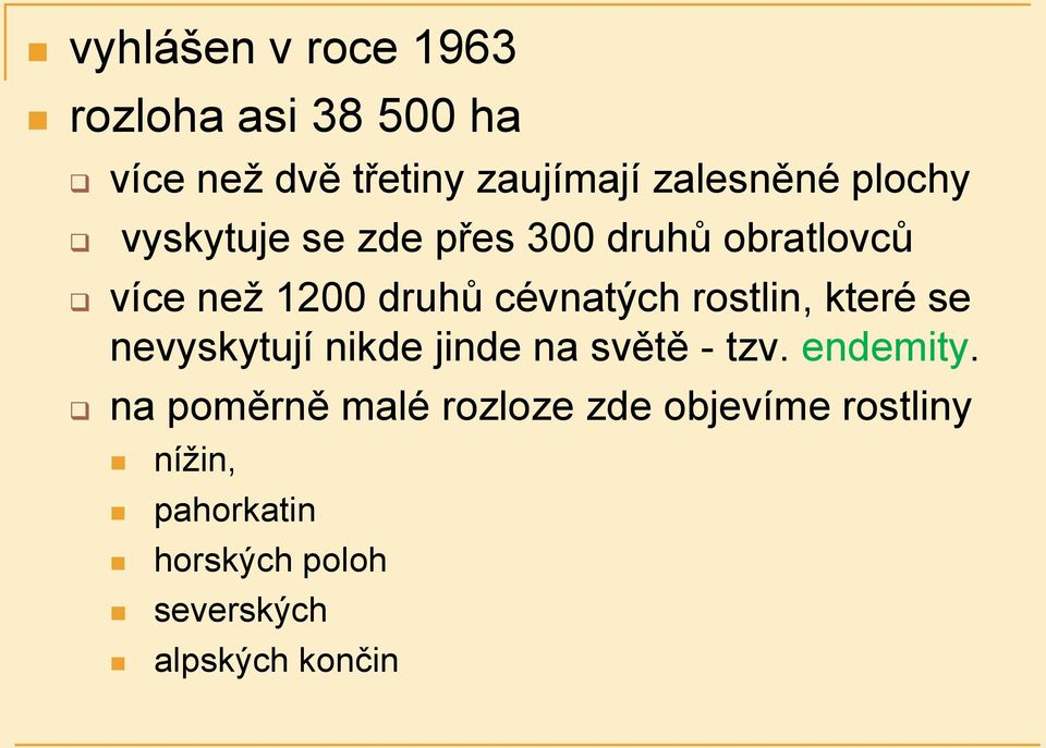 rostlin, které se nevyskytují nikde jinde na světě - tzv. endemity.