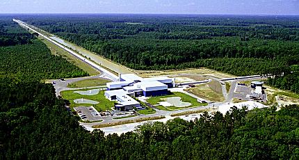 Zdokonalený detektor gravitačních vln aligo (advanced LIGO) 4 km Takto zdokonalený detekční systém,