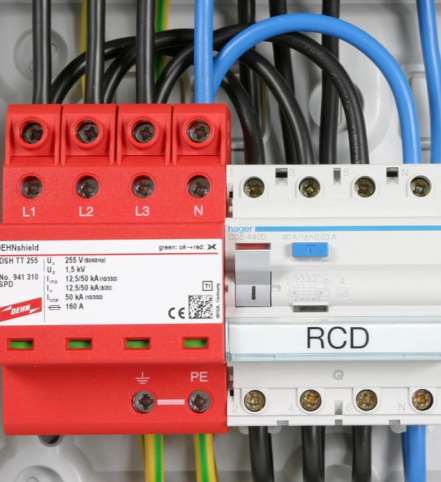 jednoduchá a místo spořící instalace umožňuje snadněji splnit