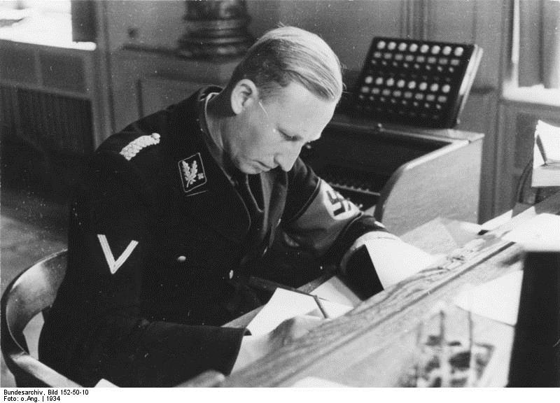 REINHARD TRISTAN EUGEN HEYDRICH, druhý nejvyšší představitel SS (obergruppenführer SS) a generál policie, šéf Hlavního úřadu