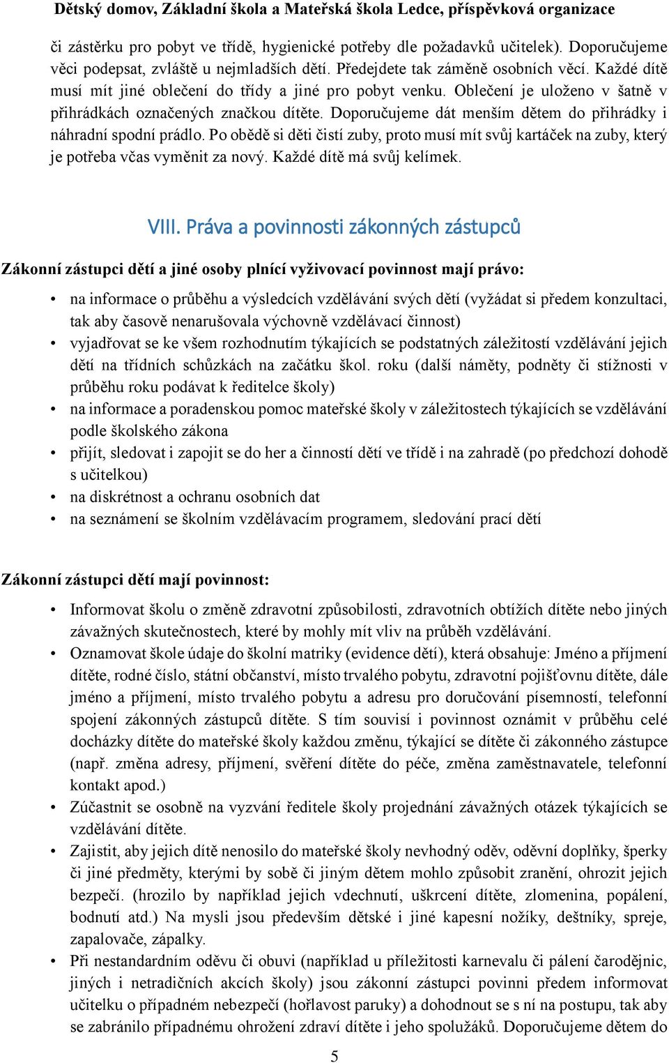 Doporučujeme dát menším dětem do přihrádky i náhradní spodní prádlo. Po obědě si děti čistí zuby, proto musí mít svůj kartáček na zuby, který je potřeba včas vyměnit za nový.