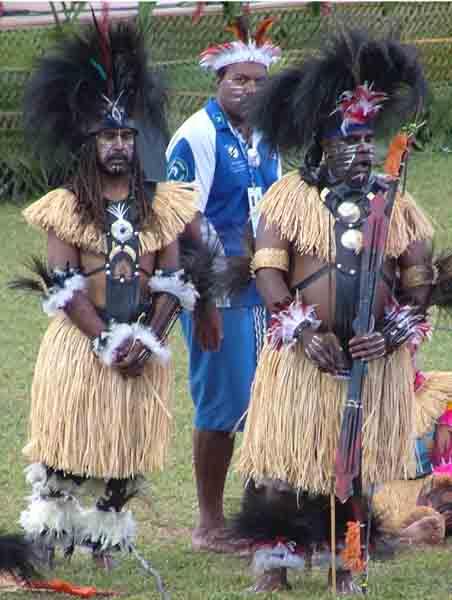 Aborigines x Ostrované Torresova průlivu široký nos, tmavá pleť, kudrnaté vlasy, masivní rty patří k ekvatoriální rase, od