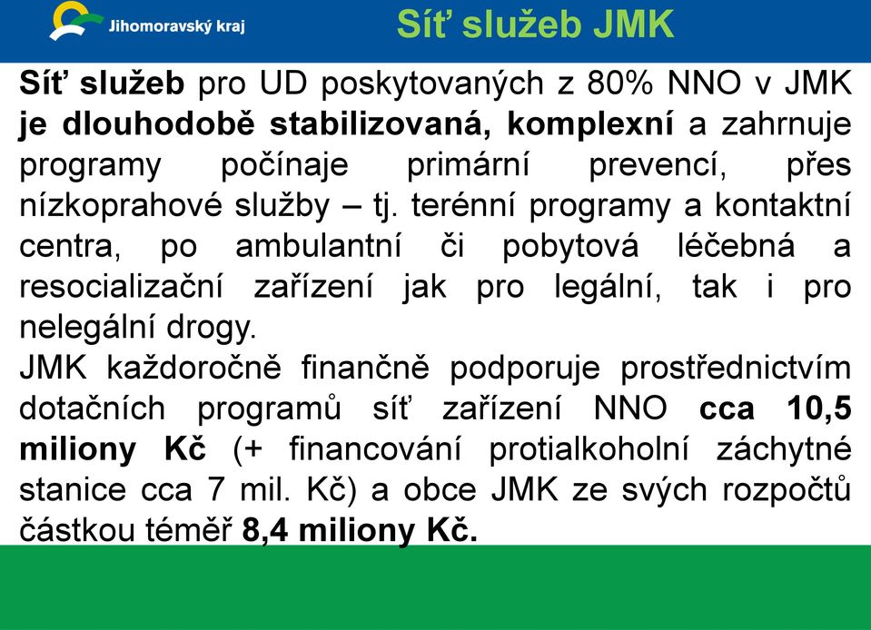 terénní programy a kontaktní centra, po ambulantní či pobytová léčebná a resocializační zařízení jak pro legální, tak i pro nelegální