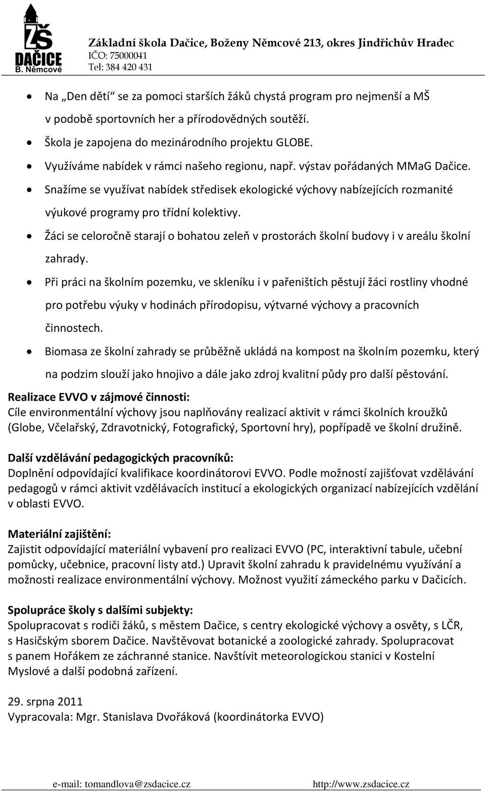 Žáci se celoročně starají o bohatou zeleň v prostorách školní budovy i v areálu školní zahrady.