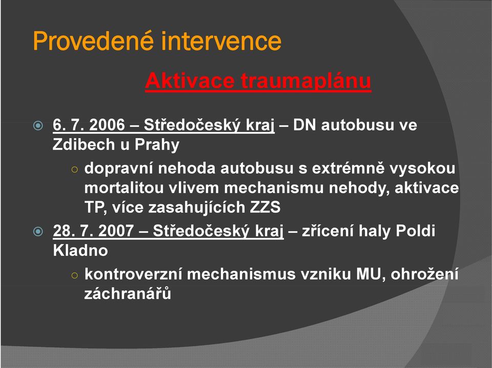 extrémně ě vysokou mortalitou vlivem mechanismu nehody, aktivace TP, více