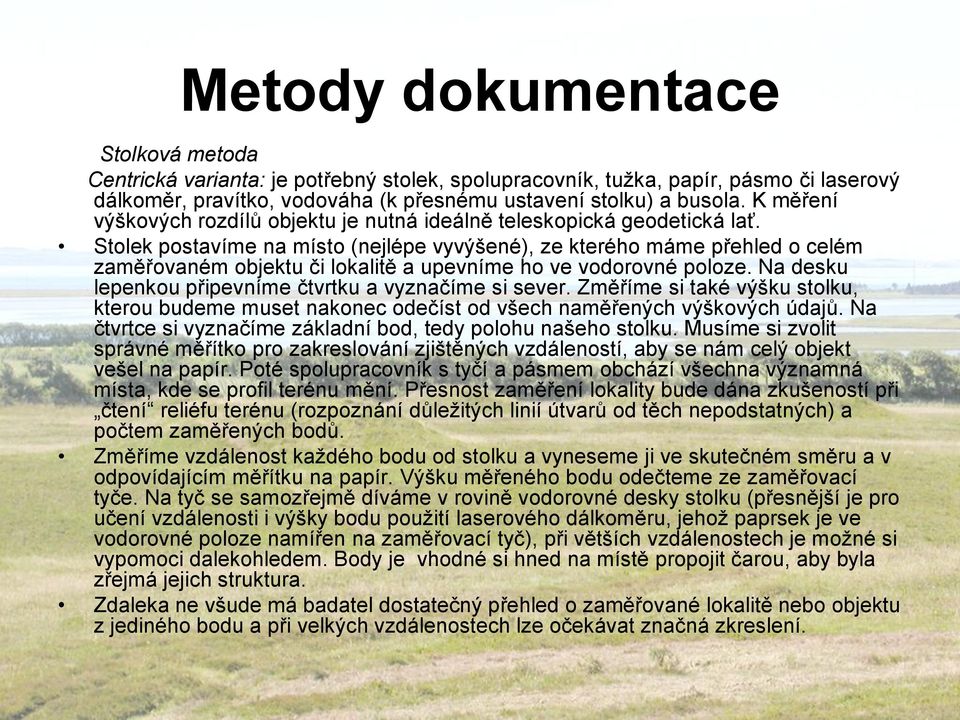 Stolek postavíme na místo (nejlépe vyvýšené), ze kterého máme přehled o celém zaměřovaném objektu či lokalitě a upevníme ho ve vodorovné poloze.