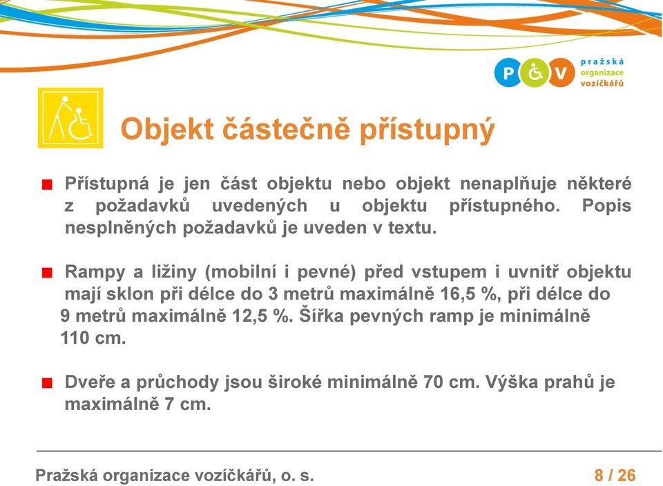 Rampy a ližiny (mobilní i pevné) před vstupem i uvnitř objektu mají sklon při délce do 3 metrů maximálně 16,5 %, při délce