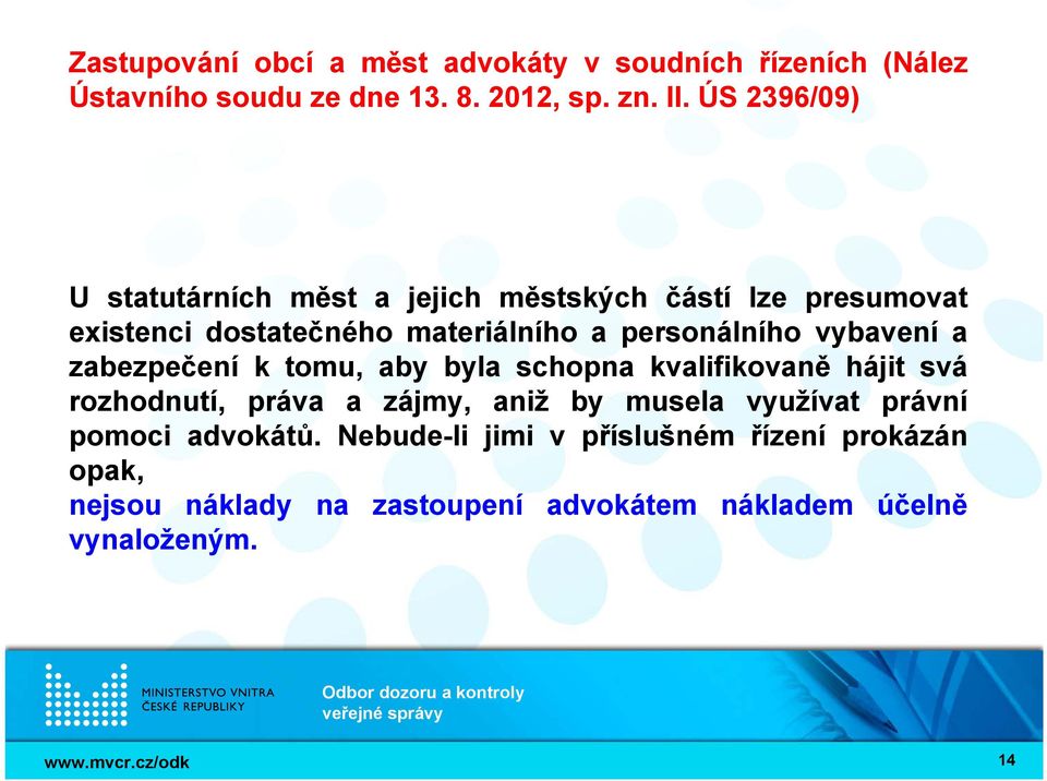 vybavení a zabezpečení k tomu, aby byla schopna kvalifikovaně hájit svá rozhodnutí, práva a zájmy, aniž by musela využívat