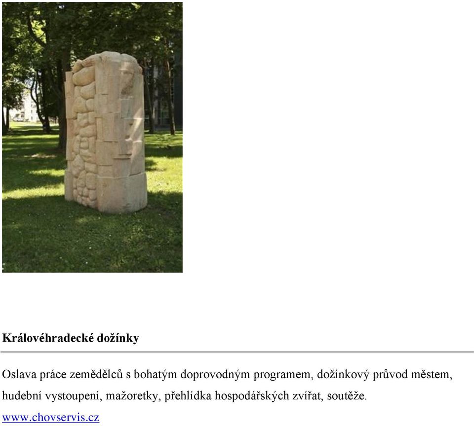 městem, hudební vystoupení, maţoretky, přehlídka