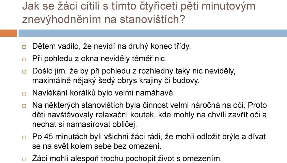 Navlékání korálků bylo velmi namáhavé. Na některých stanovištích byla činnost velmi náročná na oči.