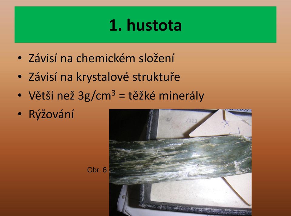 krystalové struktuře Větší