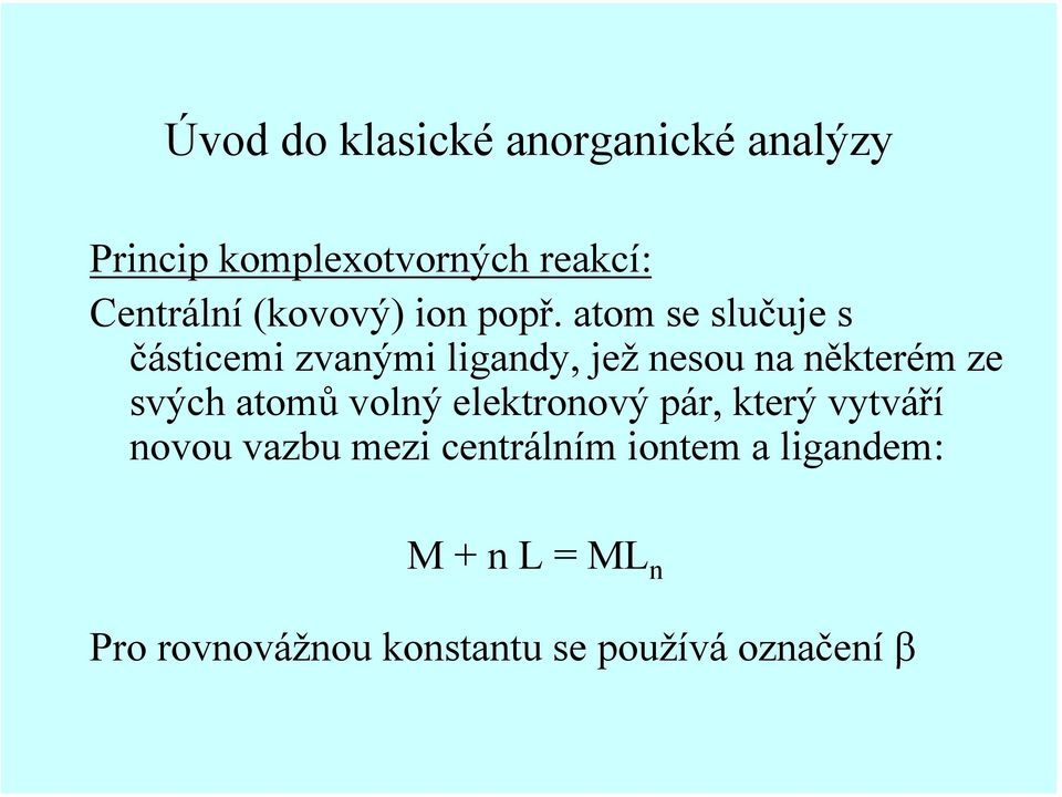 atom se slučuje s částicemi zvanými ligandy, jež nesou na některém ze svých atomů