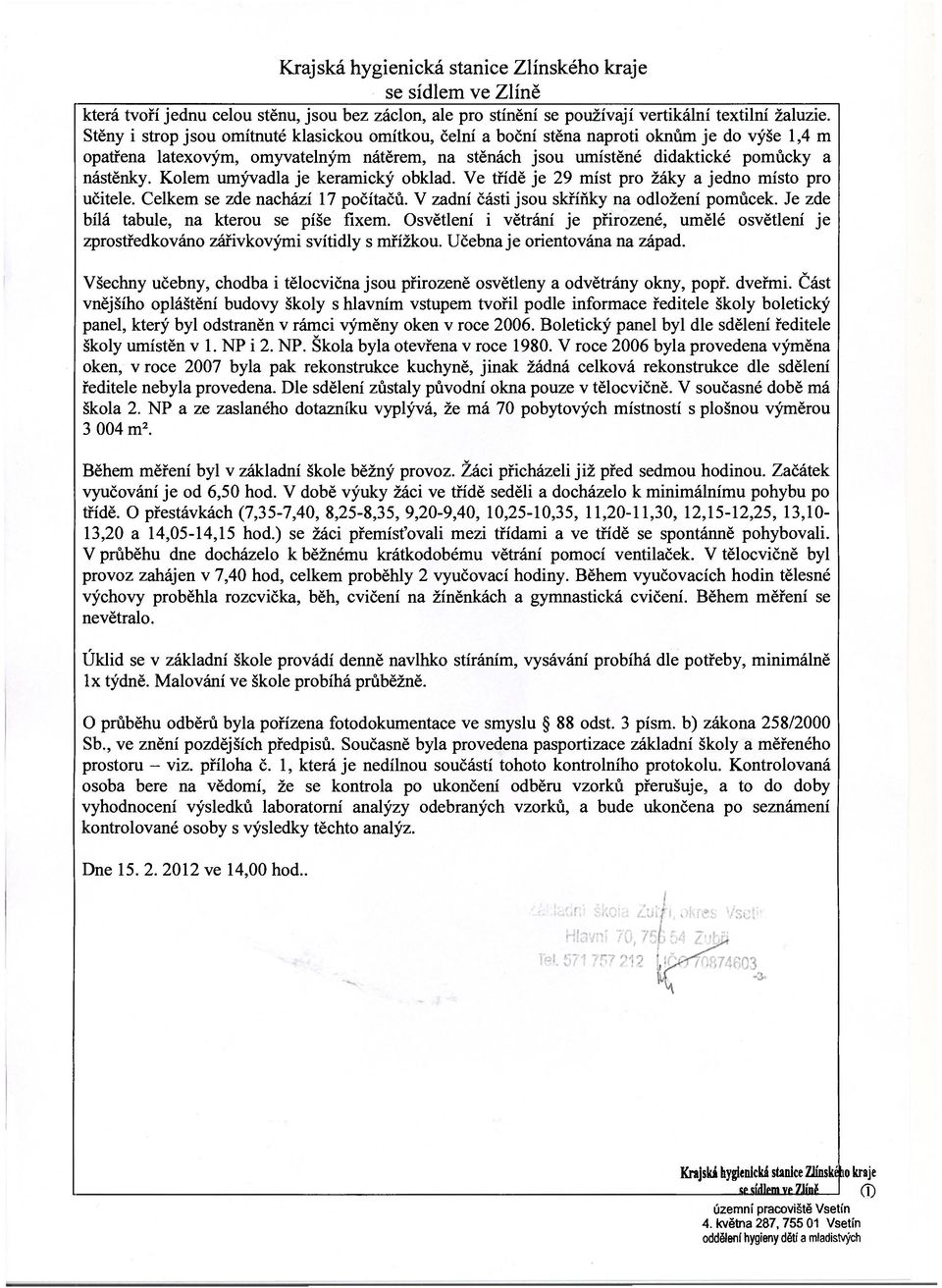 Kolem umývadla je keramický obklad. Ve třídě je 29 míst pro žáky a jedno místo pro učitele. Celkem se zde nachází 17 počítačů. V zadní části jsou skříňky na odložení pomůcek.