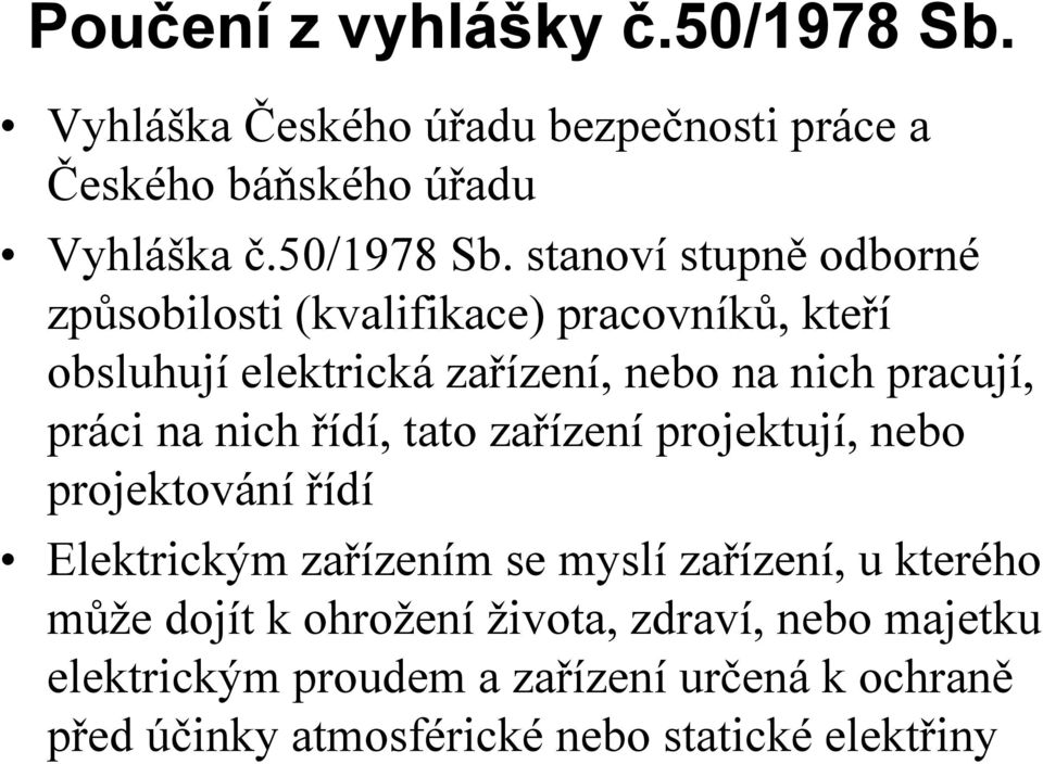 stanoví stupně odborné způsobilosti (kvalifikace) pracovníků, kteří obsluhují elektrická zařízení, nebo na nich pracují, práci