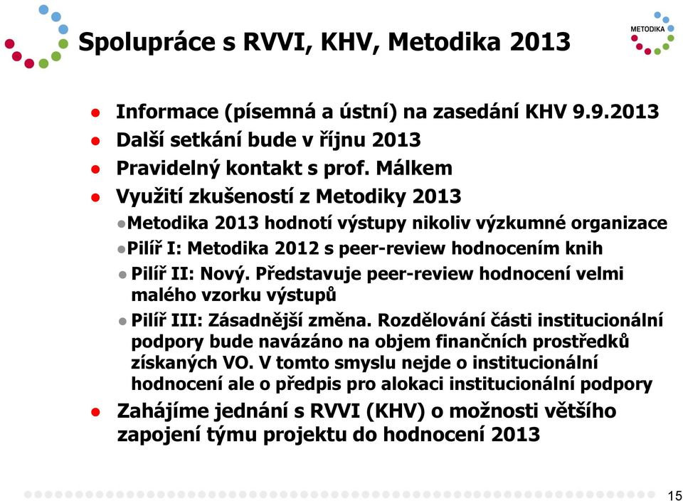 Představuje peer-review hodnocení velmi malého vzorku výstupů Pilíř III: Zásadnější změna.