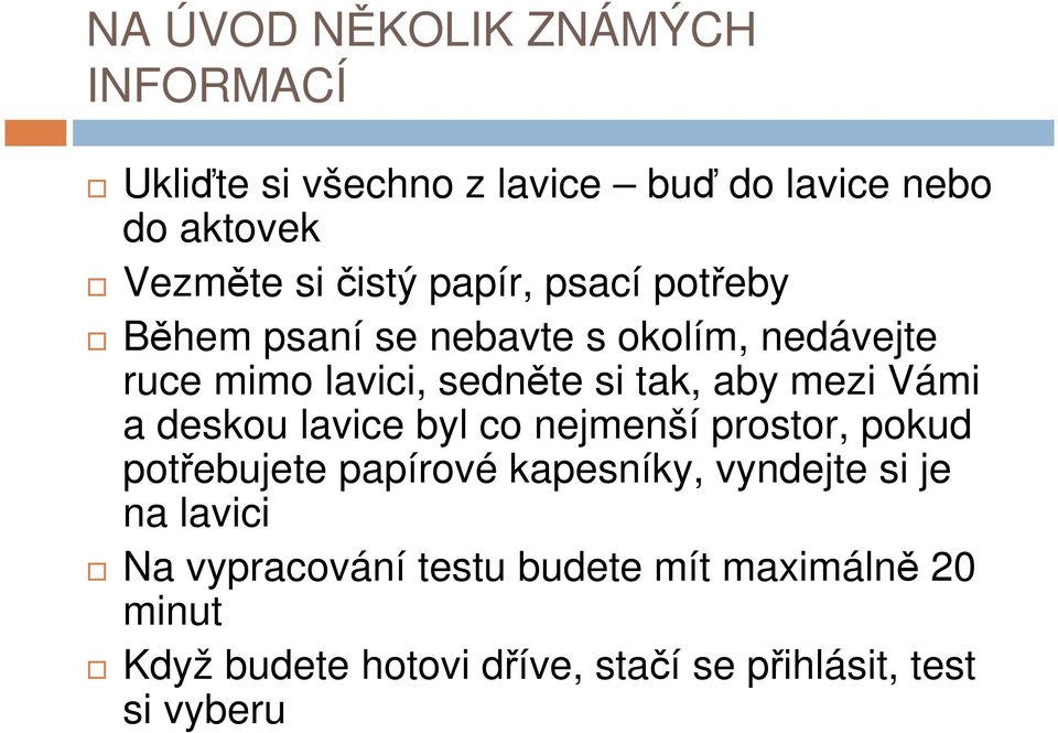 Vámi a deskou lavice byl co nejmenší prostor, pokud potřebujete papírové kapesníky, vyndejte si je na lavici