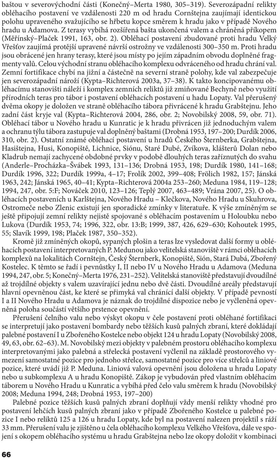 Adamova. Z terasy vybíhá rozšířená bašta ukončená valem a chráněná příkopem (Měřínský Plaček 1991, 163, obr. 2).