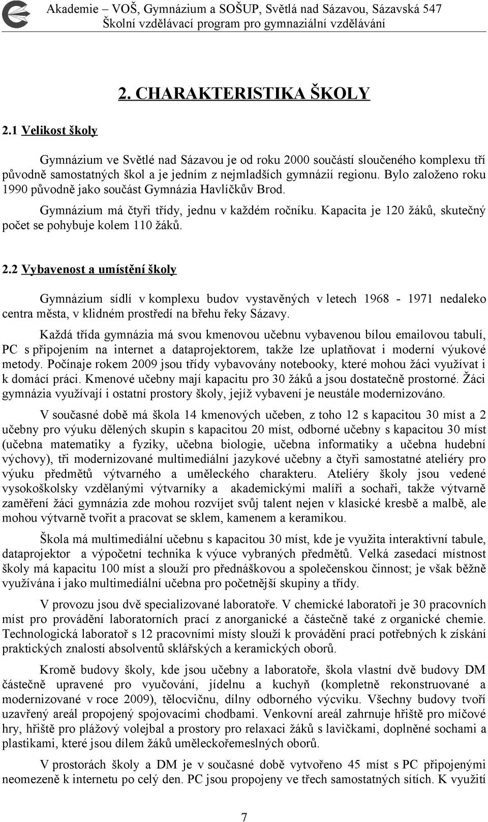 2 Vybavenost a umístění školy Gymnázium sídlí v komplexu budov vystavěných v letech 1968-1971 nedaleko centra města, v klidném prostředí na břehu řeky Sázavy.