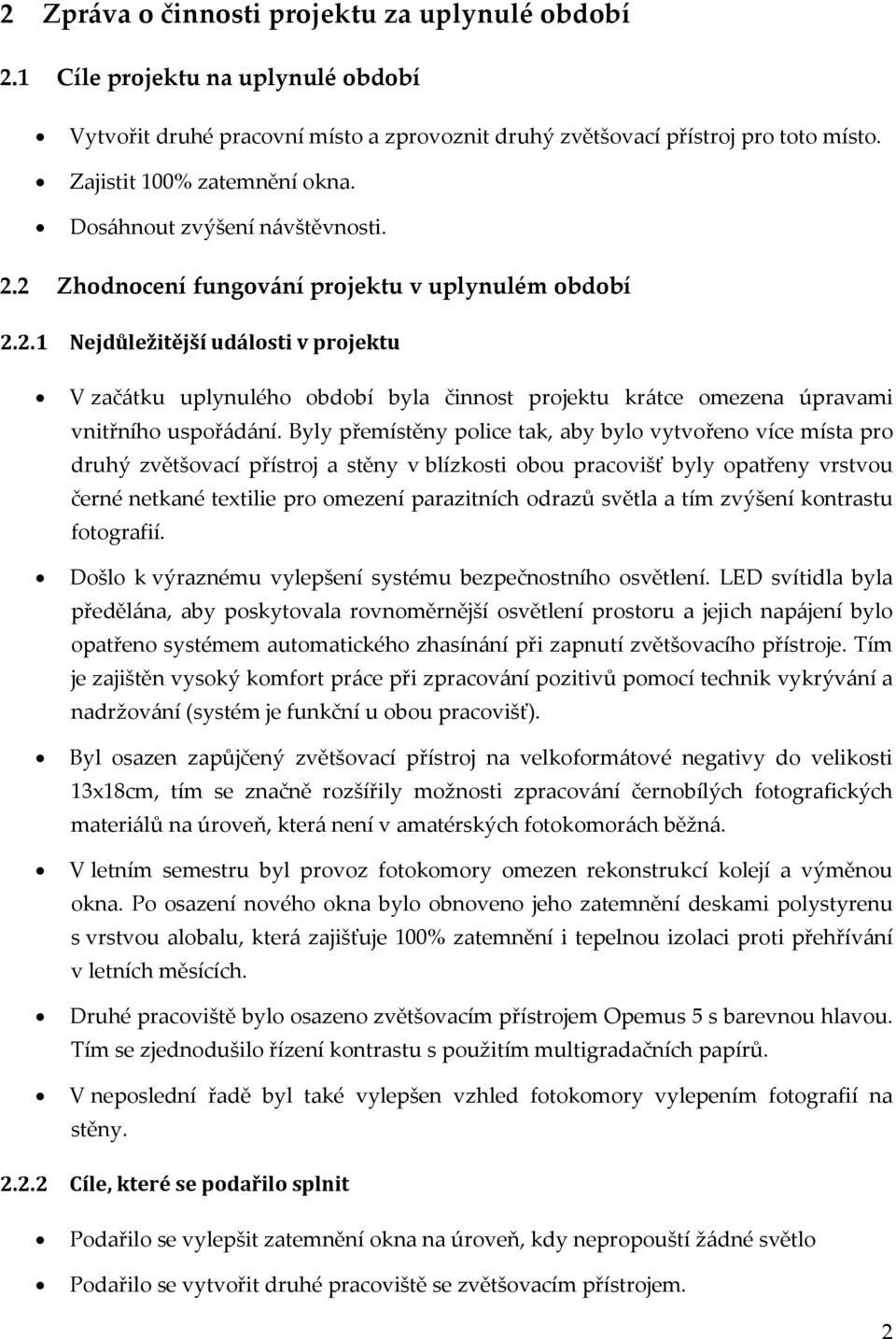 Byly přemístěny police tak, aby bylo vytvořeno více místa pro druhý zvětšovací přístroj a stěny v blízkosti obou pracovišť byly opatřeny vrstvou černé netkané textilie pro omezení parazitních odrazů