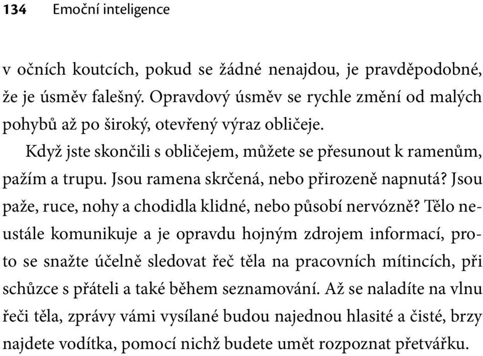 Jsou ramena skrčená, nebo přirozeně napnutá? Jsou paže, ruce, nohy a chodidla klidné, nebo působí nervózně?