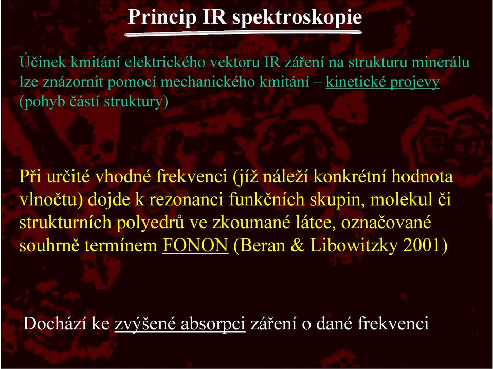 konkrétní hodnota vlnočtu) dojde k rezonanci funkčních skupin, molekul či strukturních polyedrů ve zkoumané