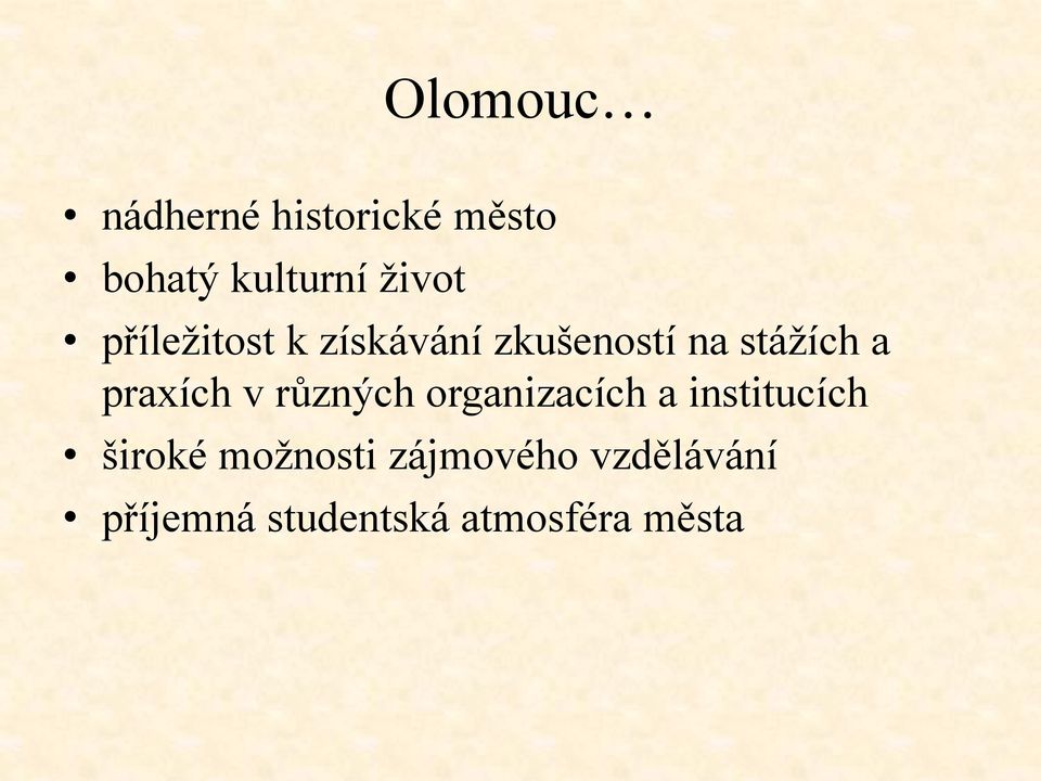 v různých organizacích a institucích široké možnosti