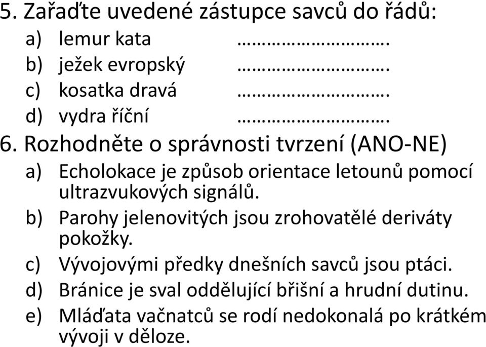 b) Parohy jelenovitých jsou zrohovatělé deriváty pokožky. c) Vývojovými předky dnešních savců jsou ptáci.