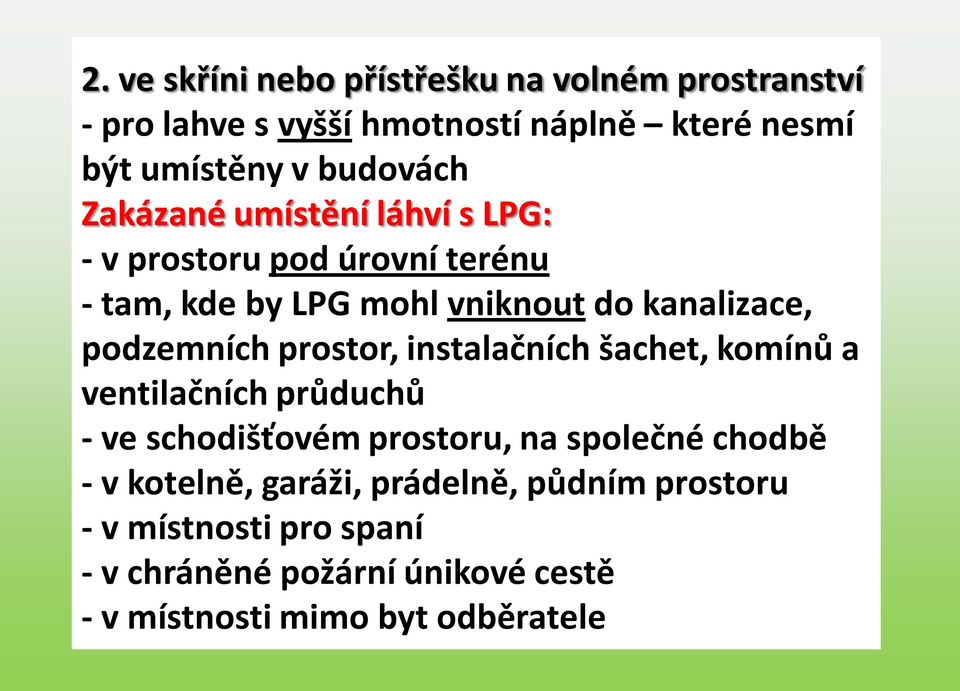 podzemních prostor, instalačních šachet, komínů a ventilačních průduchů - ve schodišťovém prostoru, na společné chodbě - v