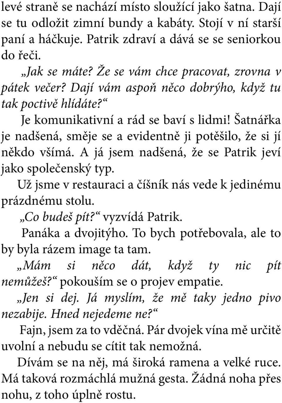 Šatnářka je nadšená, směje se a evidentně ji potěšilo, že si jí někdo všímá. A já jsem nadšená, že se Patrik jeví jako společenský typ.