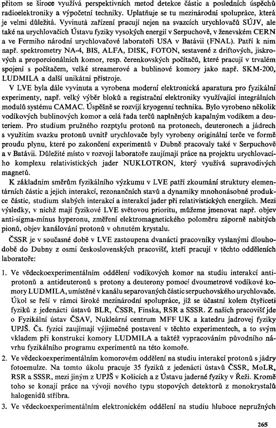 v Batávii (FNAL). Patří k nim např. spektrometry NA-4, BIS, ALFA, DISK, FOTON, sestavené z driftových, jiskrových a proporcionálních komor, resp.