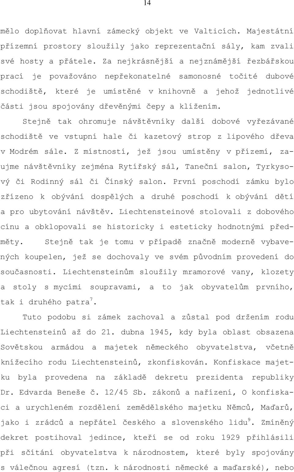 klížením. Stejně tak ohromuje návštěvníky další dobové vyřezávané schodiště ve vstupní hale či kazetový strop z lipového dřeva v Modrém sále.