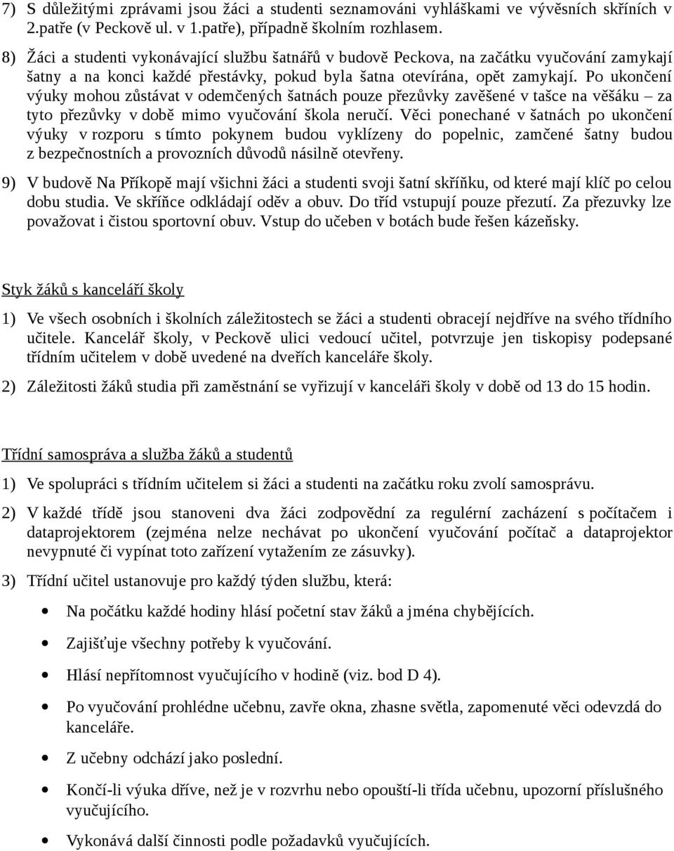 Po ukončení výuky mohou zůstávat v odemčených šatnách pouze přezůvky zavěšené v tašce na věšáku za tyto přezůvky v době mimo vyučování škola neručí.