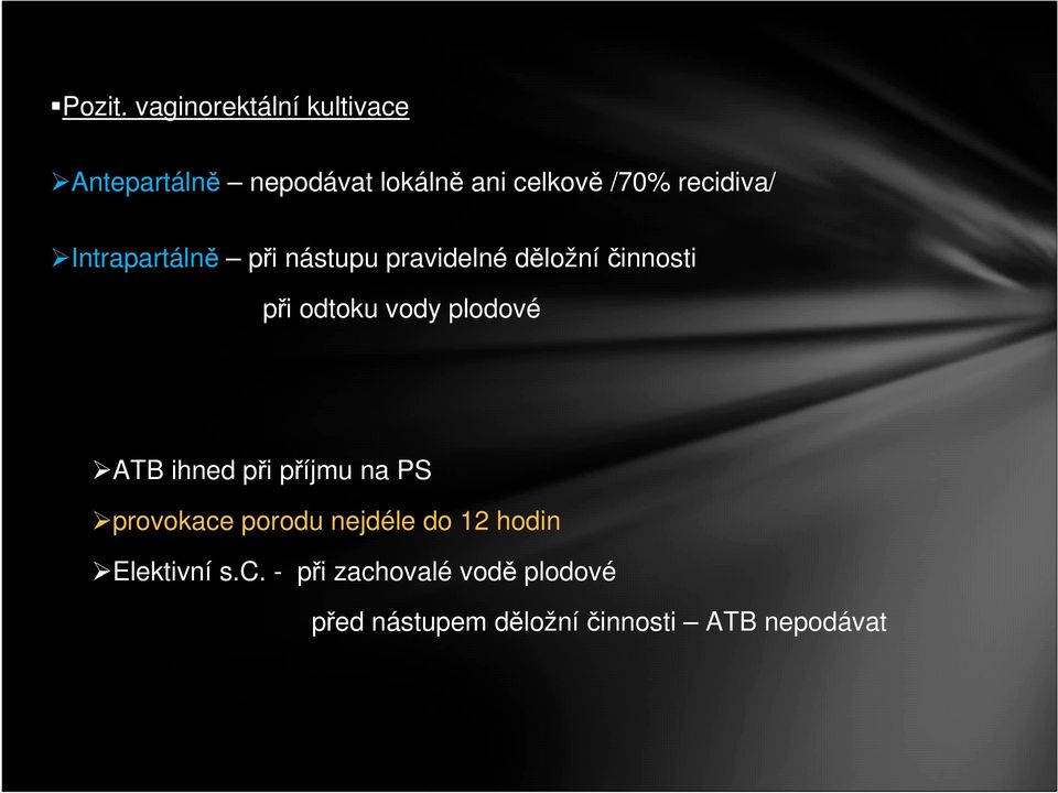 recidiva/ Intrapartálně při nástupu pravidelné děložní činnosti při odtoku vody