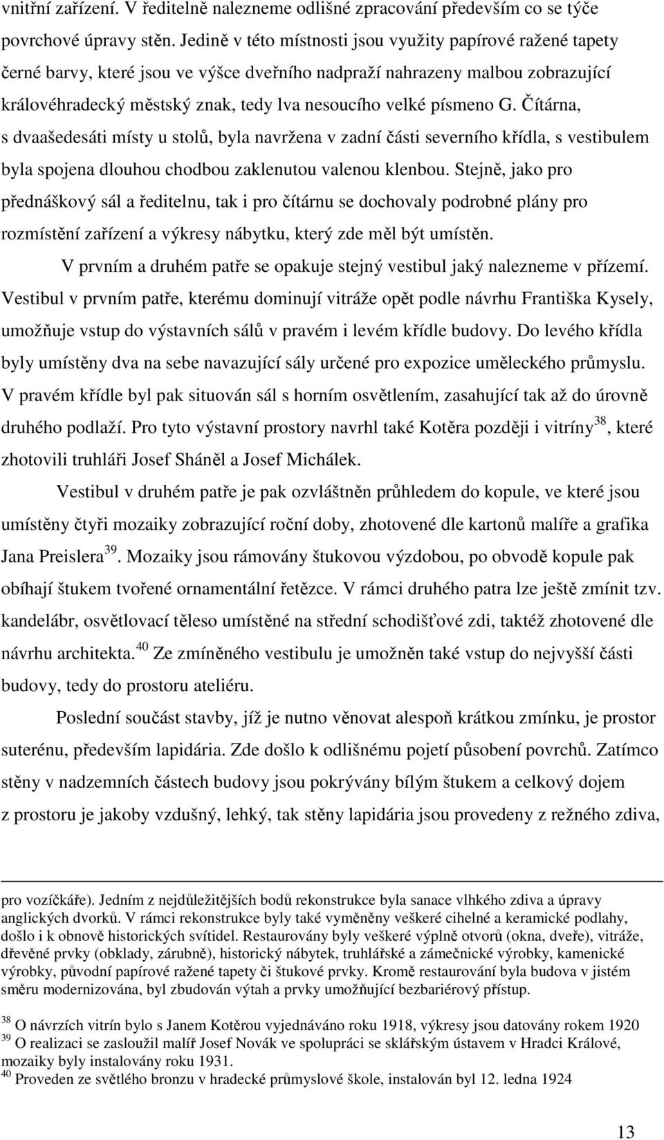 písmeno G. Čítárna, s dvaašedesáti místy u stolů, byla navržena v zadní části severního křídla, s vestibulem byla spojena dlouhou chodbou zaklenutou valenou klenbou.