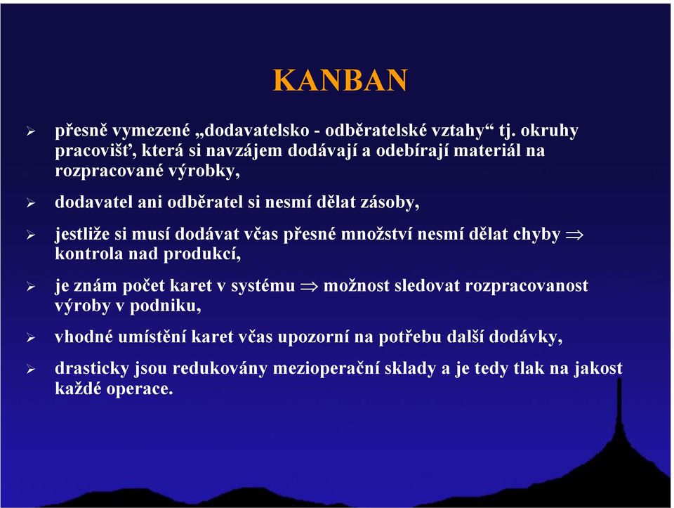 dělat zásoby, jestliže si musí dodávat včas přesné množství nesmí dělat chyby kontrola nad produkcí, je znám počet karet v