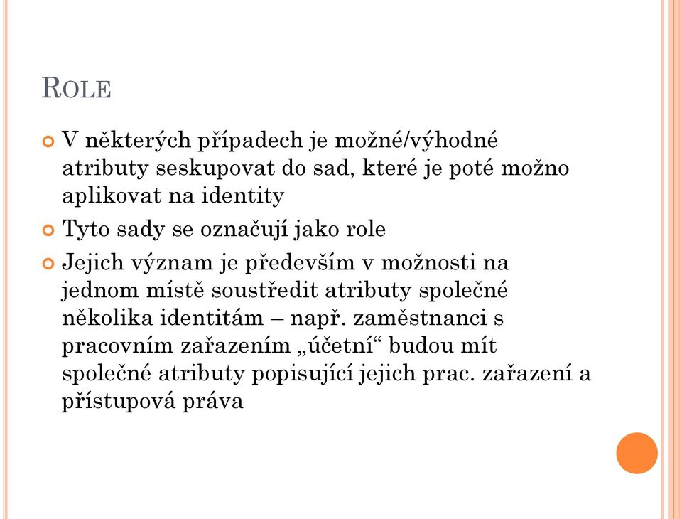 na jednom místě soustředit atributy společné několika identitám např.