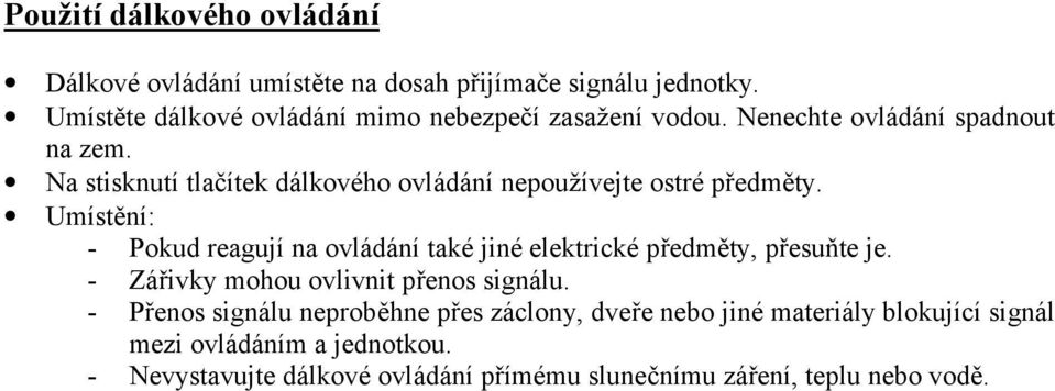 Na stisknutí tlačítek dálkového ovládání nepoužívejte ostré předměty.