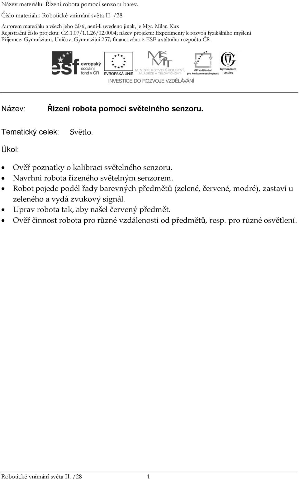 Robot pojede podél řady barevných předmětů (zelené, červené, modré), zastaví u zeleného a vydá zvukový signál.