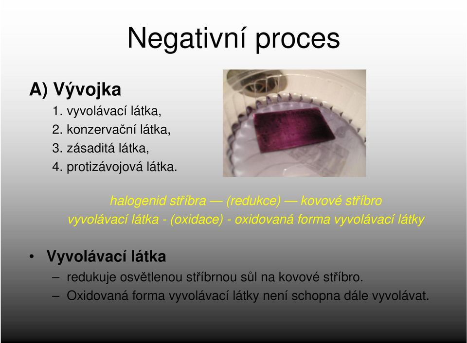 halogenid stříbra (redukce) kovové stříbro vyvolávací látka - (oxidace) - oxidovaná