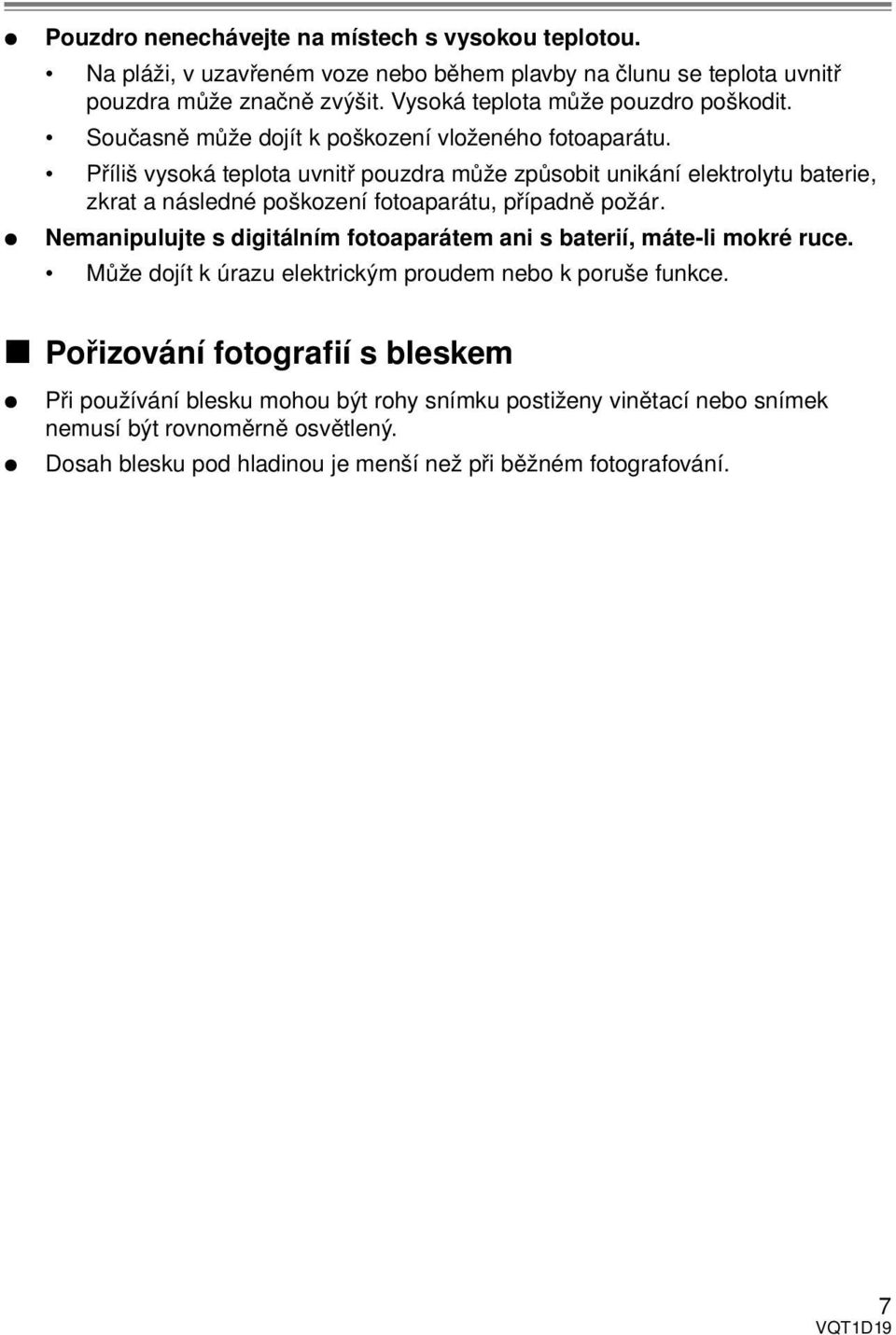 Příliš vysoká teplota uvnitř pouzdra může způsobit unikání elektrolytu baterie, zkrat a následné poškození fotoaparátu, případně požár.